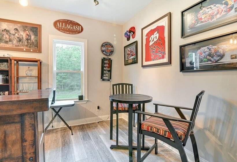 Expansive Georgetown Home W/ Decks & Fire Pit!