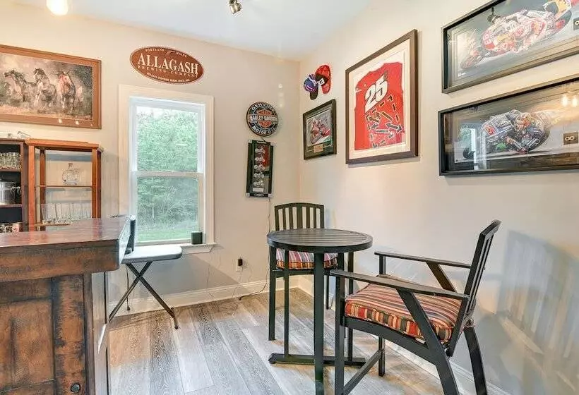 Expansive Georgetown Home W/ Decks & Fire Pit!