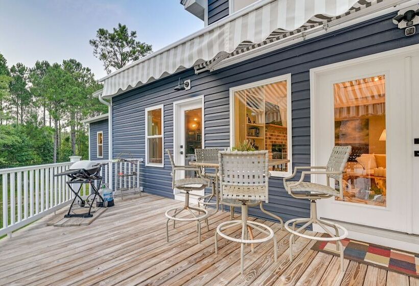 Expansive Georgetown Home W/ Decks & Fire Pit!