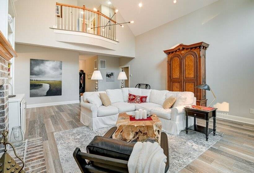 Expansive Georgetown Home W/ Decks & Fire Pit!