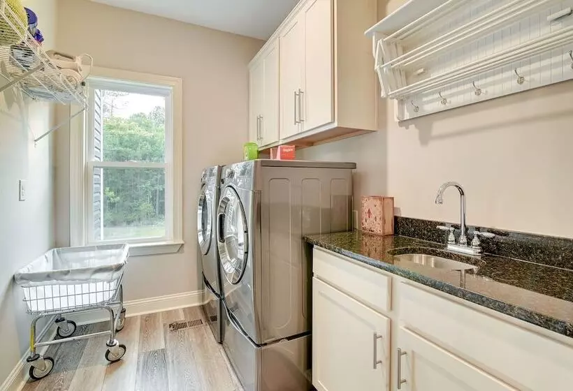 Expansive Georgetown Home W/ Decks & Fire Pit!