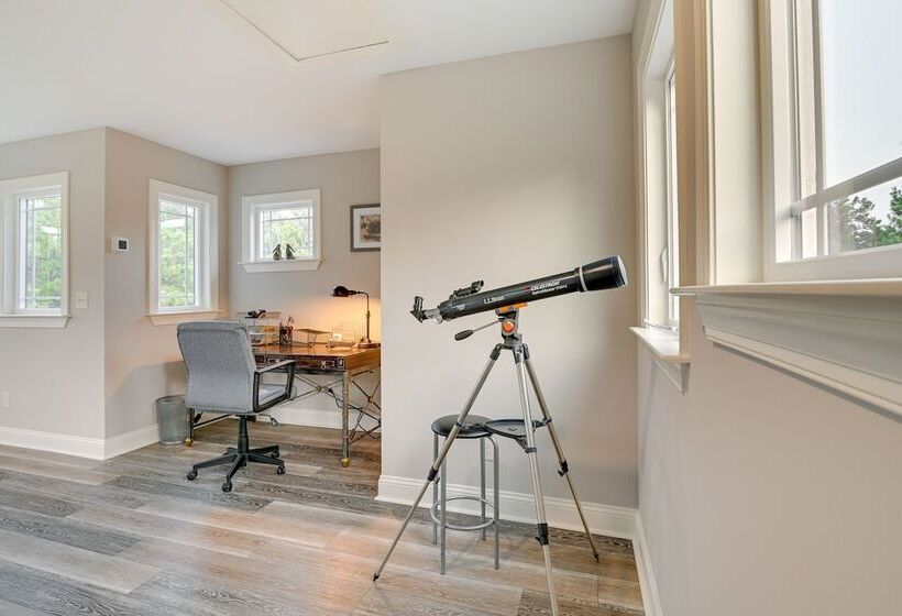 Expansive Georgetown Home W/ Decks & Fire Pit!