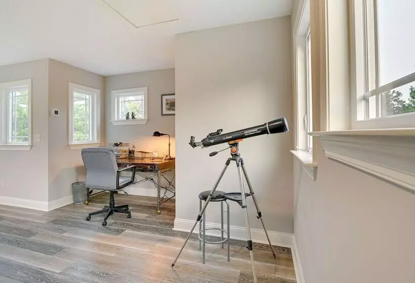 Expansive Georgetown Home W/ Decks & Fire Pit!