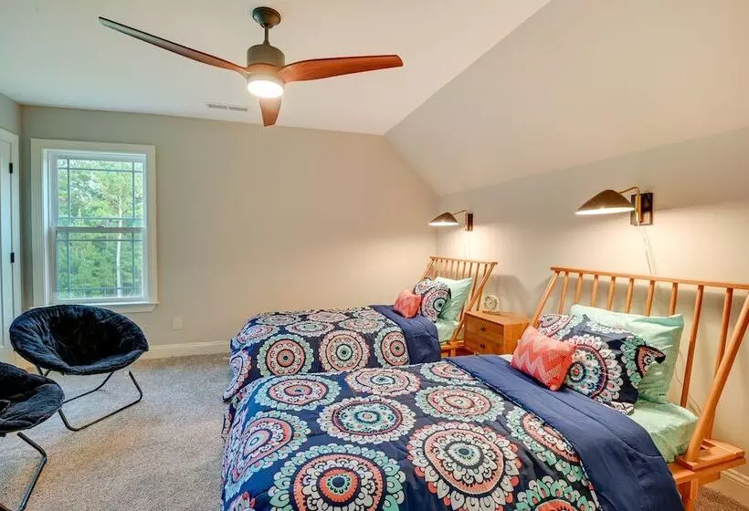 Expansive Georgetown Home W/ Decks & Fire Pit!