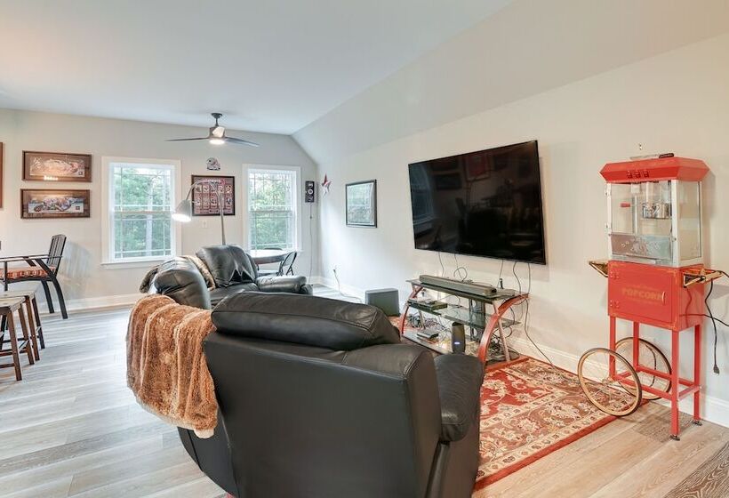 Expansive Georgetown Home W/ Decks & Fire Pit!