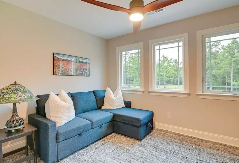 Expansive Georgetown Home W/ Decks & Fire Pit!