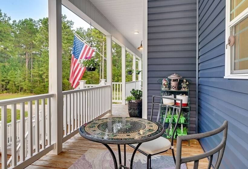 Expansive Georgetown Home W/ Decks & Fire Pit!