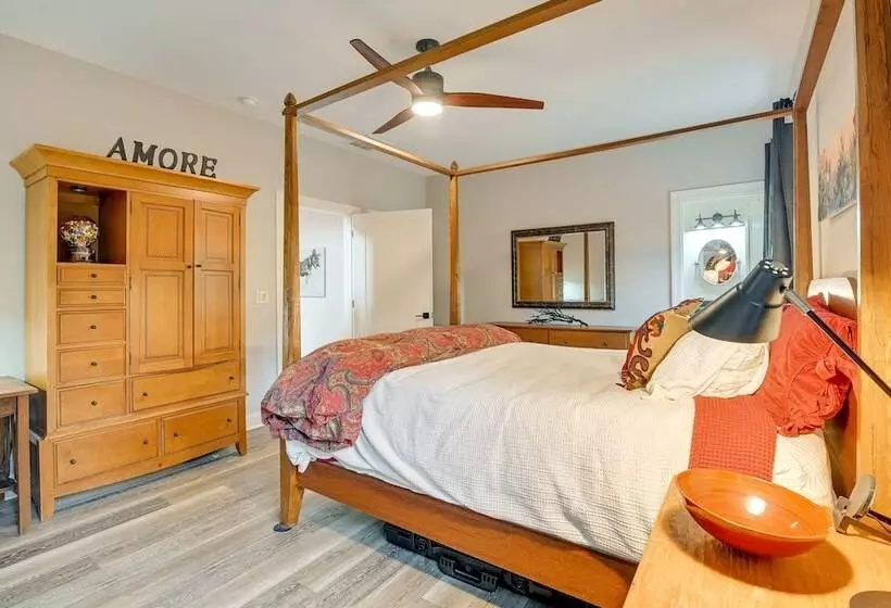 Expansive Georgetown Home W/ Decks & Fire Pit!