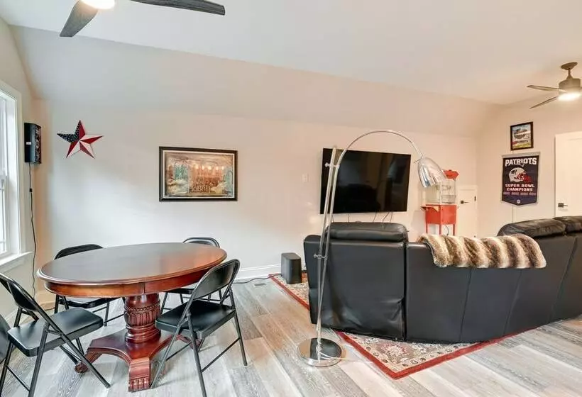 Expansive Georgetown Home W/ Decks & Fire Pit!