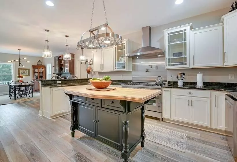 Expansive Georgetown Home W/ Decks & Fire Pit!