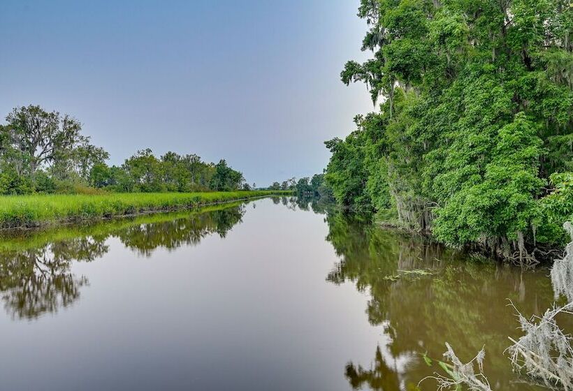 Expansive Georgetown Home W/ Decks & Fire Pit!