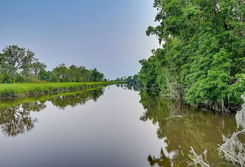 Expansive Georgetown Home W/ Decks & Fire Pit!
