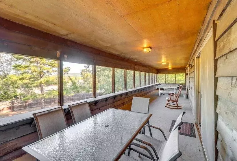 Greers Ferry Hideaway: Lake View, Boat Ramp Access