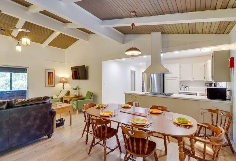 Greers Ferry Hideaway: Lake View, Boat Ramp Access