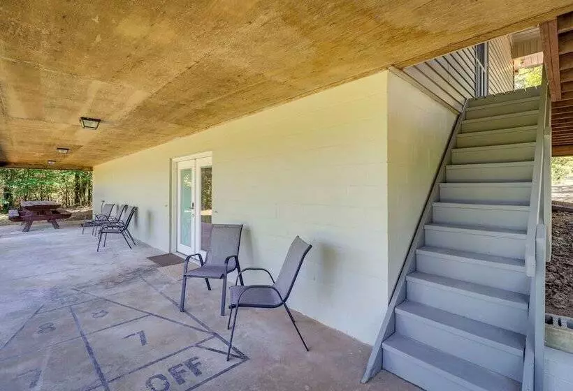 Greers Ferry Hideaway: Lake View, Boat Ramp Access