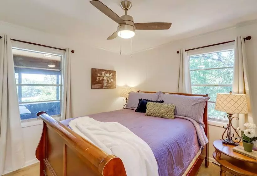 Greers Ferry Hideaway: Lake View, Boat Ramp Access