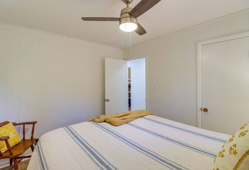 Greers Ferry Hideaway: Lake View, Boat Ramp Access