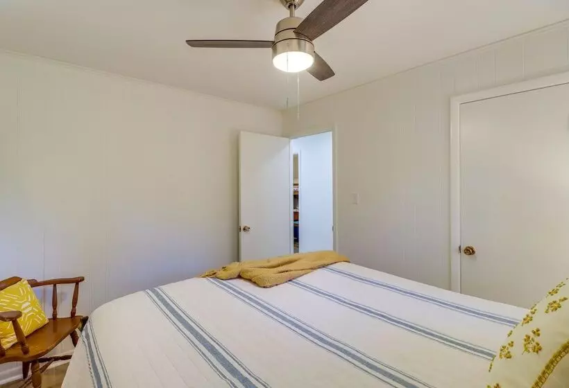 Greers Ferry Hideaway: Lake View, Boat Ramp Access