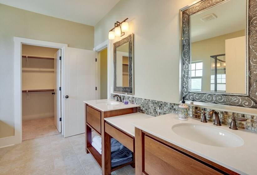 Home On Lake Livingston W/ Deck & 2 Fire Pits!