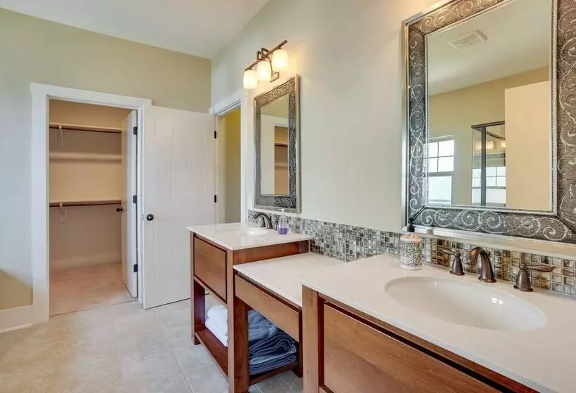 Home On Lake Livingston W/ Deck & 2 Fire Pits!