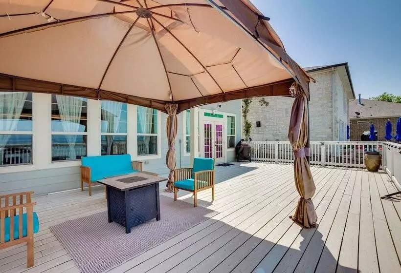 Home On Lake Livingston W/ Deck & 2 Fire Pits!