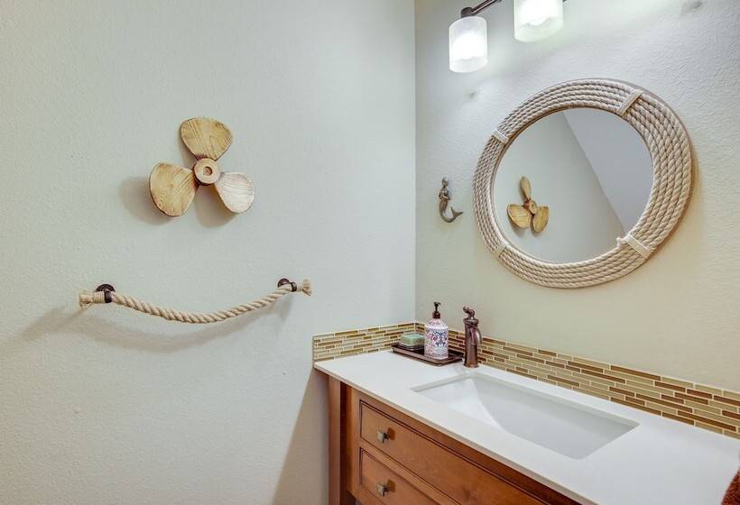 Home On Lake Livingston W/ Deck & 2 Fire Pits!