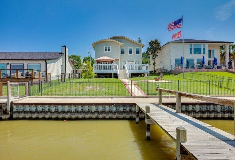 Home On Lake Livingston W/ Deck & 2 Fire Pits!
