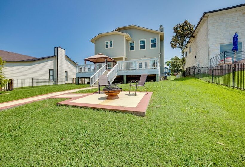 Home On Lake Livingston W/ Deck & 2 Fire Pits!