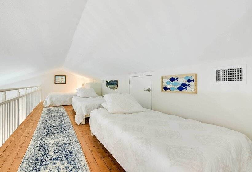 < 1 Mi To Ocean: Water View Home In Jamaica Beach