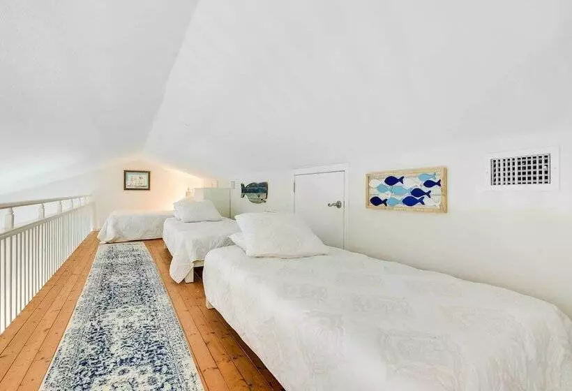 < 1 Mi To Ocean: Water View Home In Jamaica Beach