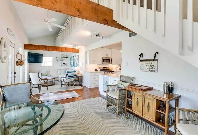 < 1 Mi To Ocean: Water View Home In Jamaica Beach
