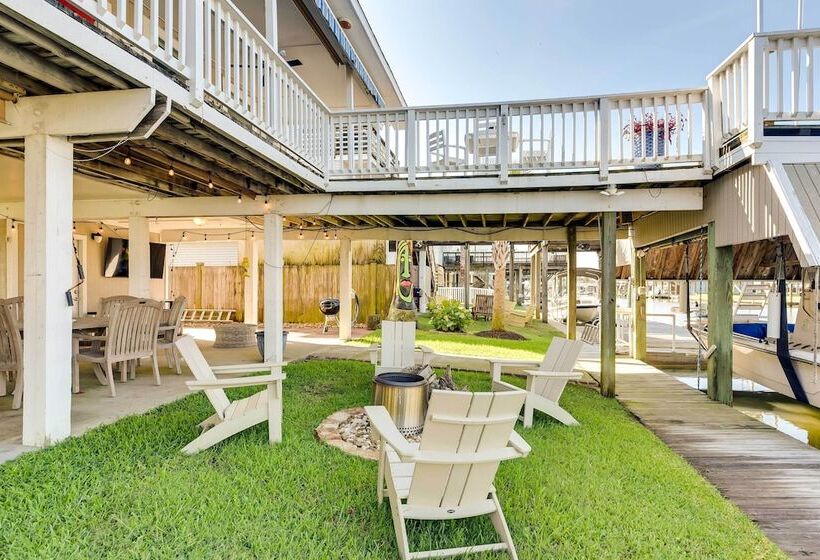 < 1 Mi To Ocean: Water View Home In Jamaica Beach