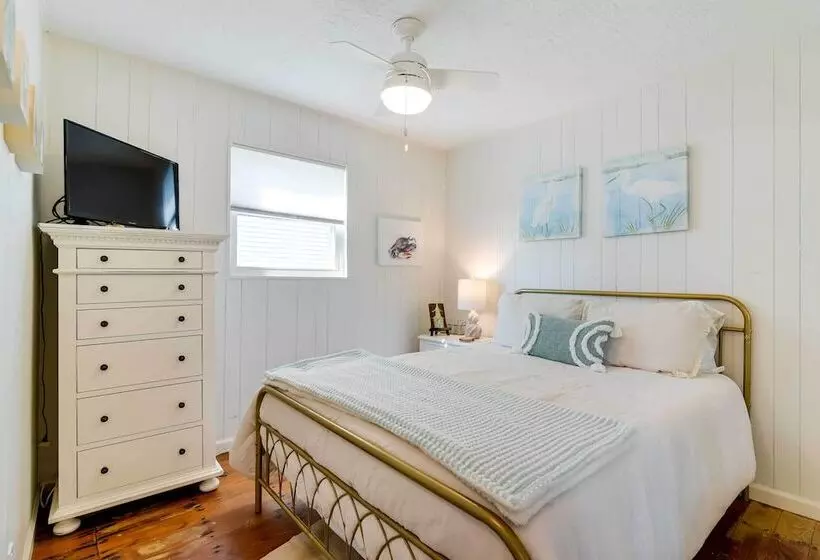 < 1 Mi To Ocean: Water View Home In Jamaica Beach