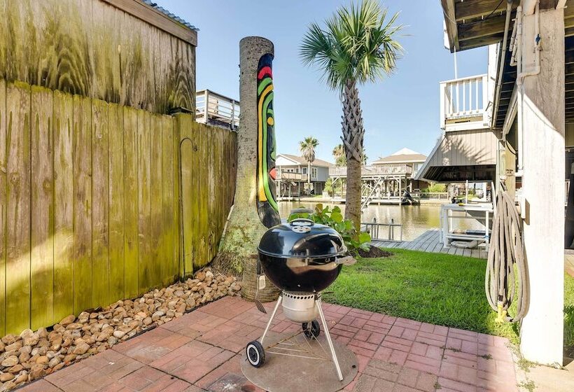 < 1 Mi To Ocean: Water View Home In Jamaica Beach