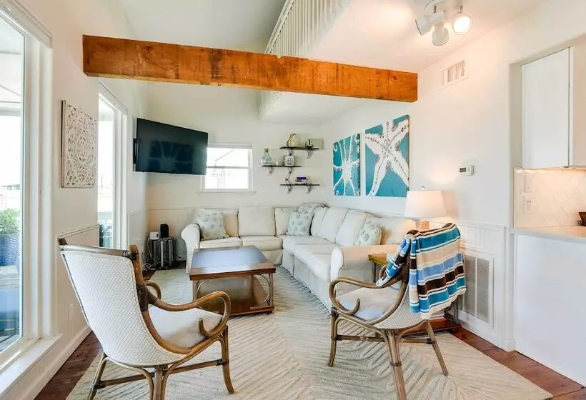 < 1 Mi To Ocean: Water View Home In Jamaica Beach