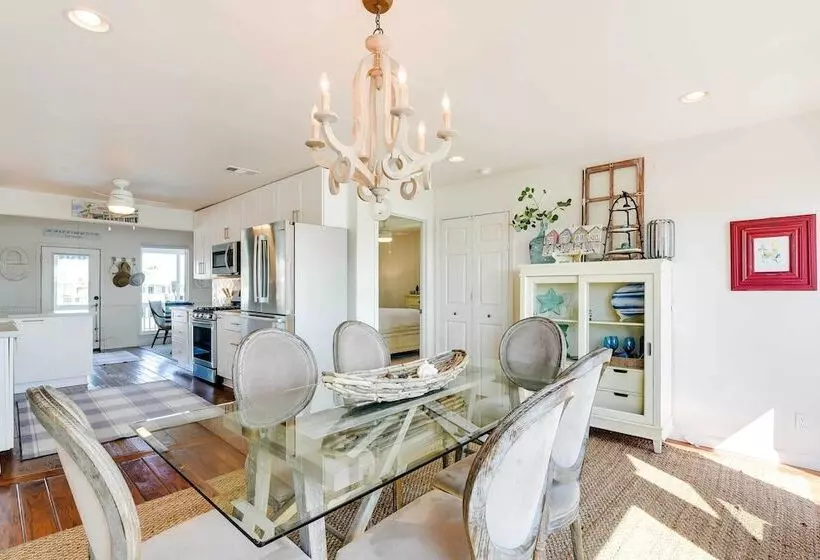 < 1 Mi To Ocean: Water View Home In Jamaica Beach