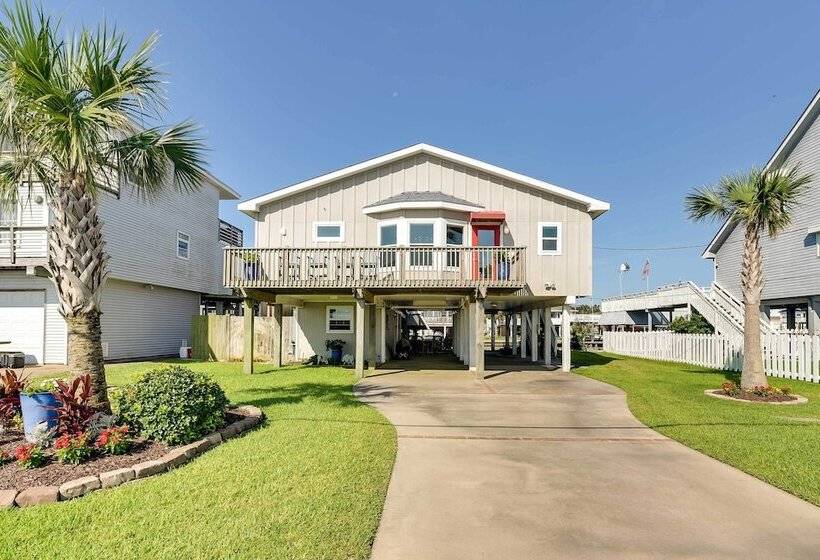 < 1 Mi To Ocean: Water View Home In Jamaica Beach