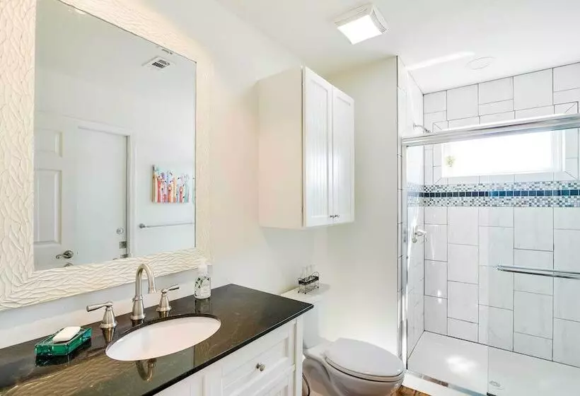 < 1 Mi To Ocean: Water View Home In Jamaica Beach