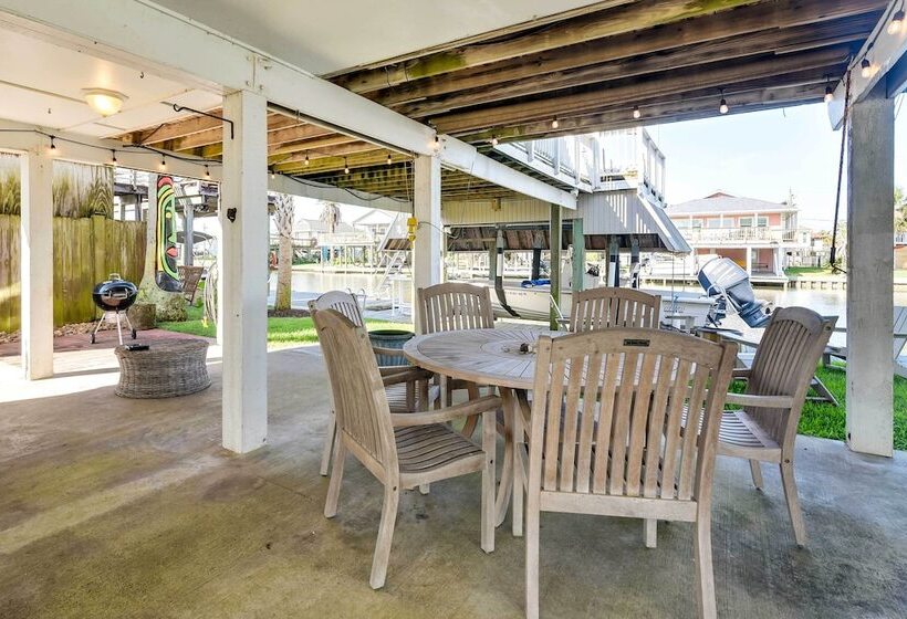 < 1 Mi To Ocean: Water View Home In Jamaica Beach