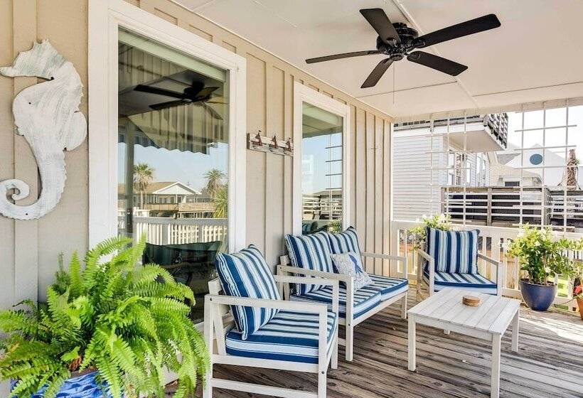 < 1 Mi To Ocean: Water View Home In Jamaica Beach