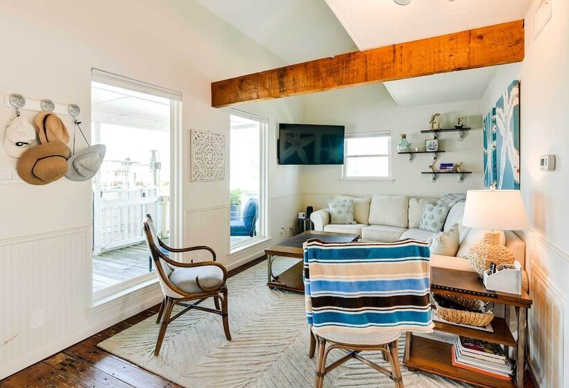 < 1 Mi To Ocean: Water View Home In Jamaica Beach