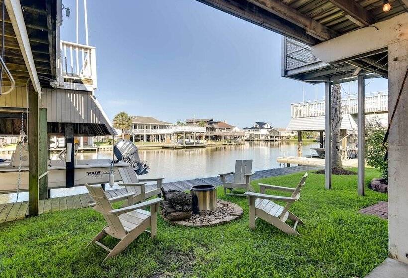 < 1 Mi To Ocean: Water View Home In Jamaica Beach