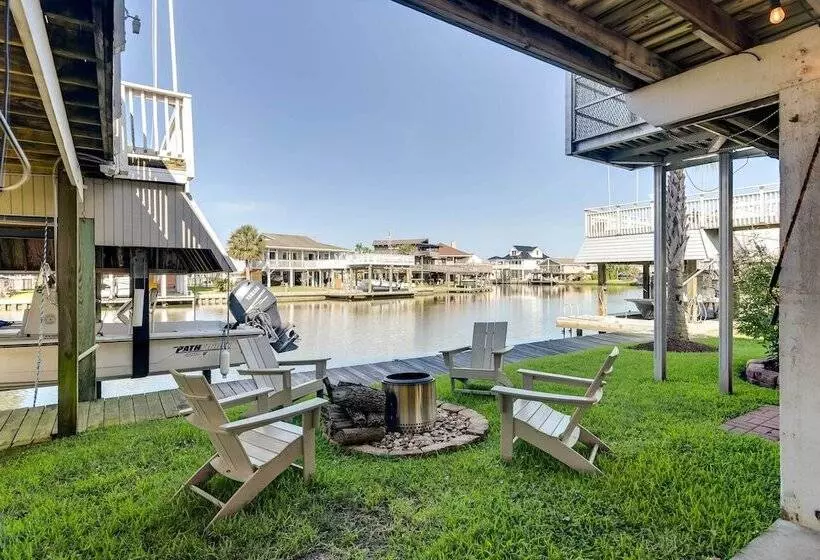 < 1 Mi To Ocean: Water View Home In Jamaica Beach