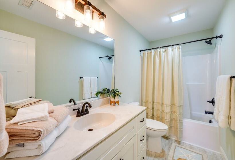 Kill Devil Hills Retreat W/ Gas Grill & Deck!