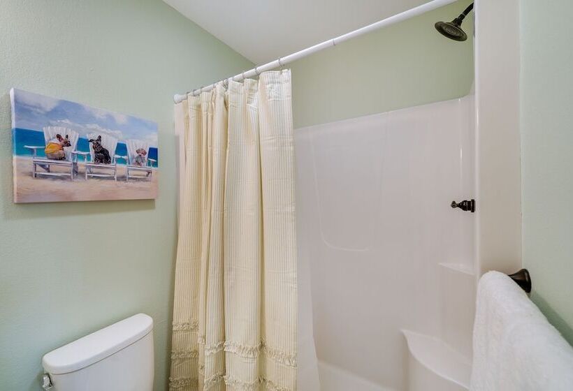 Kill Devil Hills Retreat W/ Gas Grill & Deck!