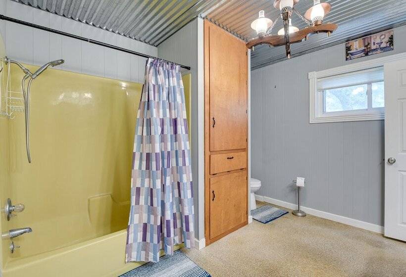 Lake Brownwood Home W/ Private Boat Dock!