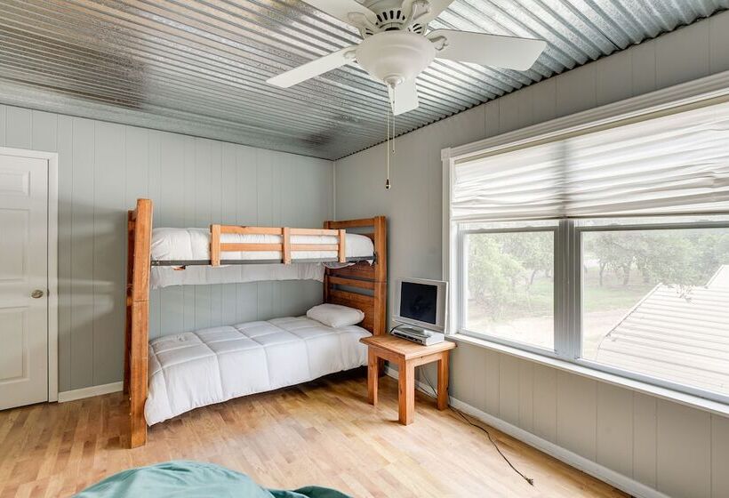 Lake Brownwood Home W/ Private Boat Dock!