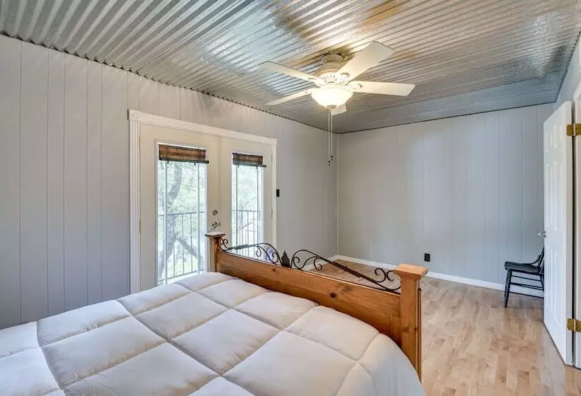 Lake Brownwood Home W/ Private Boat Dock!