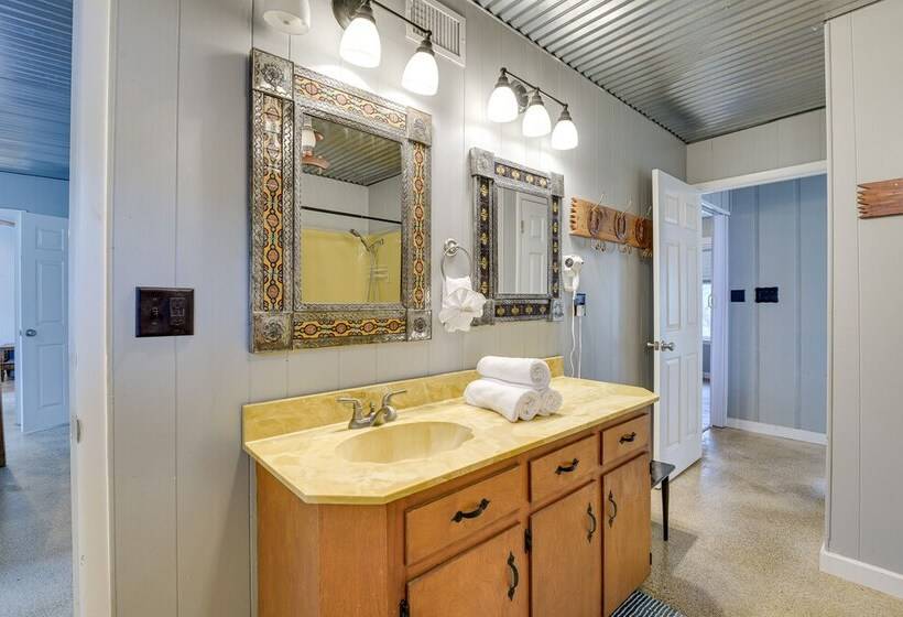 Lake Brownwood Home W/ Private Boat Dock!