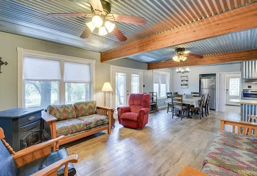 Lake Brownwood Home W/ Private Boat Dock!